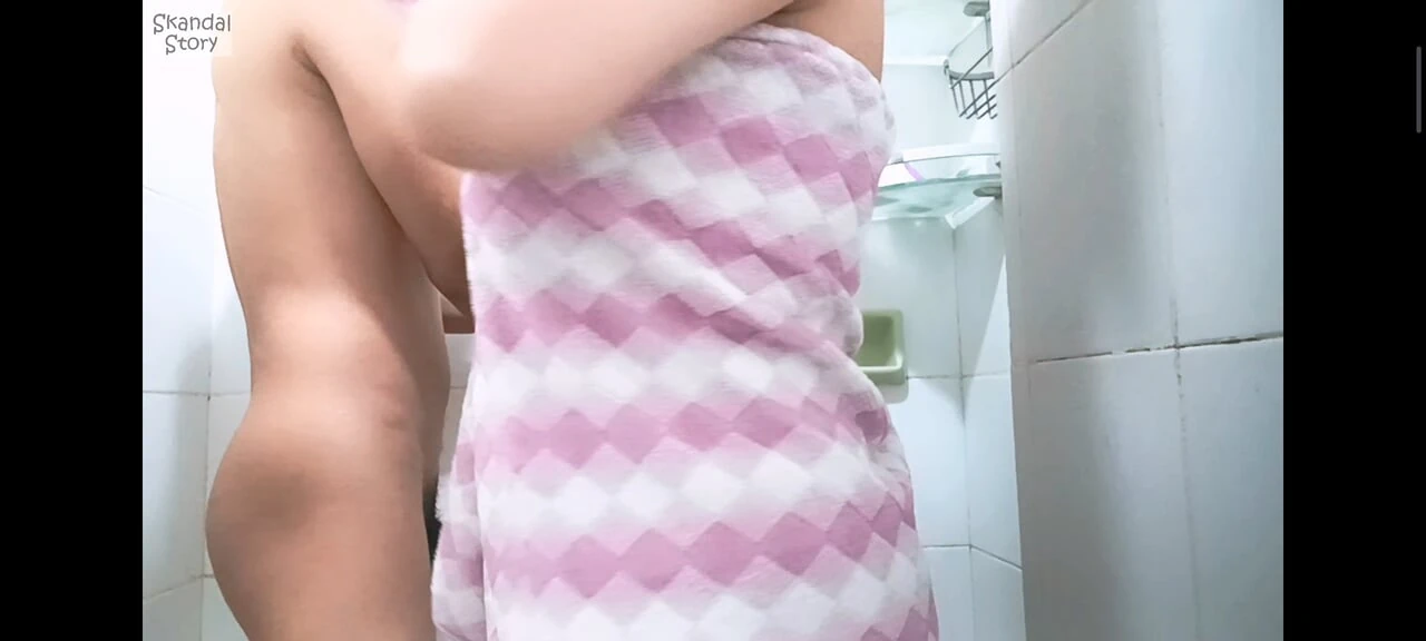 First Time Bathing with Auntie