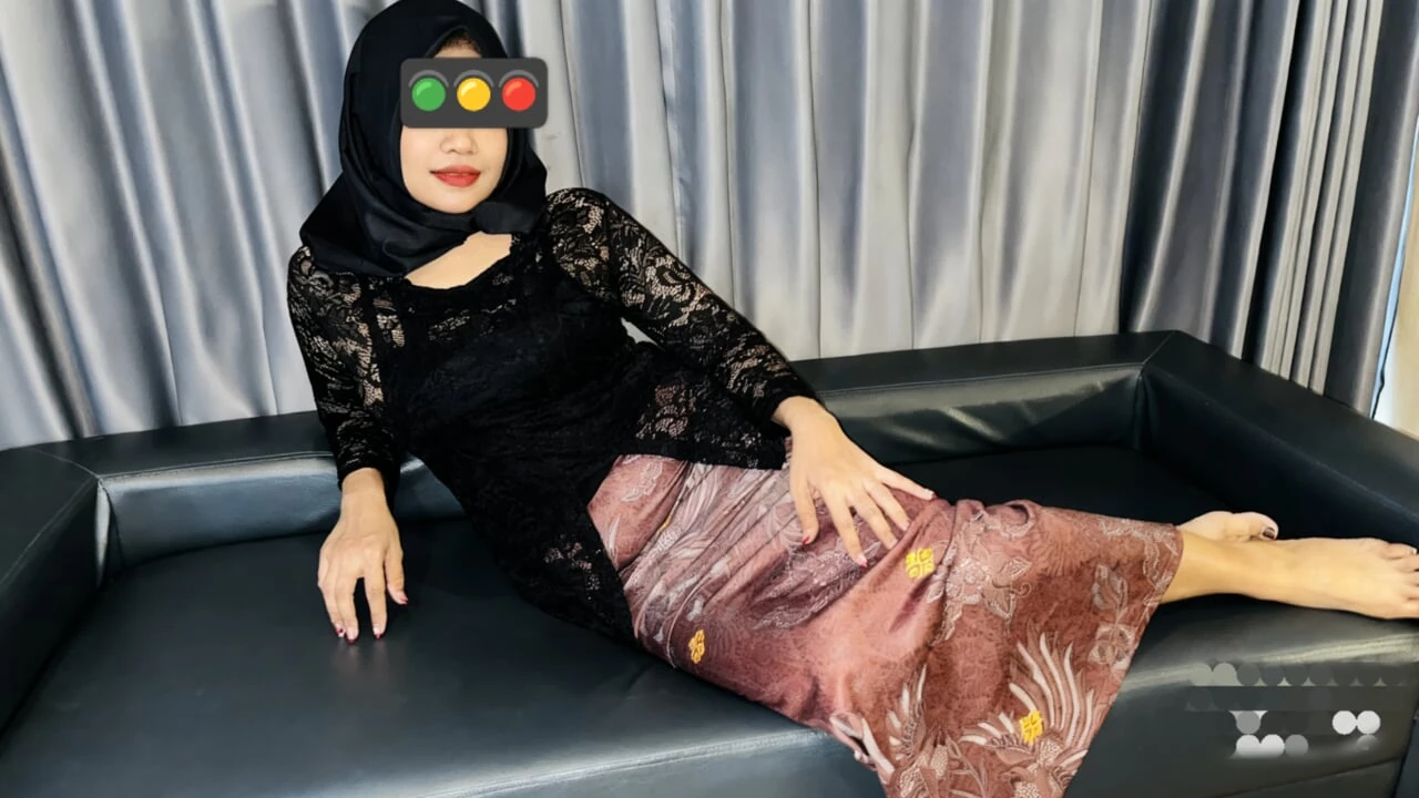 Kebaya hijab sexy ass cheating to crot in pussy