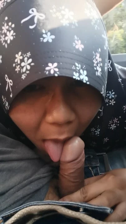 Teacher sucks a man’s cock while driving